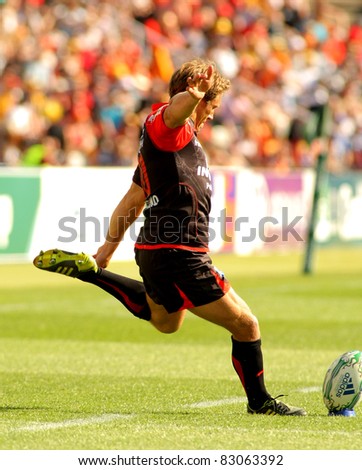 BARCELONA - APRIL 9: Toulons\'s Jonny Wilkinson in a try during the Heineken European Cup quarter-final match USAP Perpignan against RC Toulon at the Olympic Stadium in Barcelona, Spain on April 9, 2011