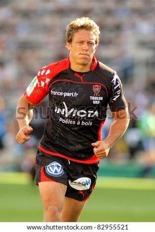 BARCELONA - APRIL, 9: Toulons\'s Jonny Wilkinson competes in the Heineken European Cup quarter-final match USAP Perpignan against RC Toulon at the Olympic Stadium in Barcelona, Spain on April 9, 2011