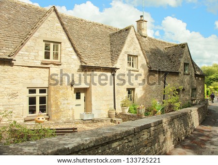 Bibury.   Cotswold stone cottages.  England, UK.