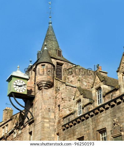 Royal Mile. fragment of the house. The Royal Mile is a succession of streets which form the main thoroughfare of the Old Town of the city of Edinburgh in Scotland.