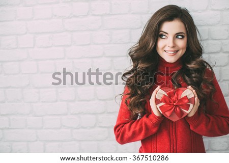 Valentine\'s Day - Beauty happy girl with Valentine gift box.