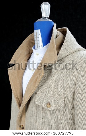 Wool Coat beige, inserts and covers in velvet. Detachable hood.