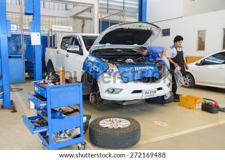 CHUMPON, THAILAND - April 24 : mechanics fixing car in a workshop  on April 24, 2015 in Chumpon, Thailand.