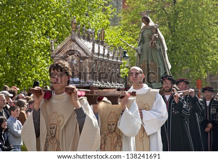 BRUGES, BELGIUM - MAY 9: Annual Procession of the Holy Blood on Ascension Day. Locals perform a historical reenactment and dramatizations of Biblical events. May 9, 2013 in Bruges, Belgium.