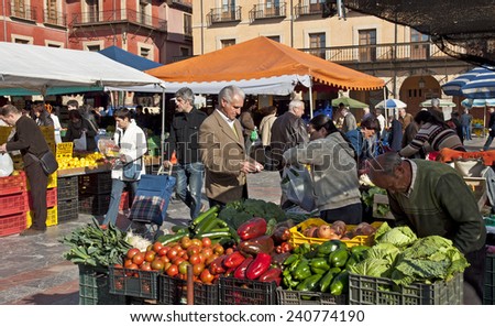 LEON, SPAIN - 10 APRIL, 2010: Typical Saturday market in Leon, Spain on 10 April, 2010. On Saturdays the town\'s heart near the main square is overtaken by food sellers, craftspeople from all over LeÃ?Â³n