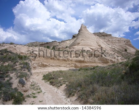 Steeple Butte over dry-wash arroyo in Pawnee Buttes Nat. Mon\'t., Colorado