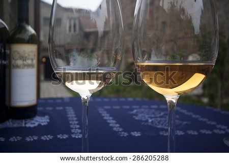White organic wine in two glasses.