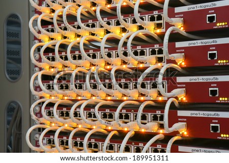 Local area network switch and un twice pair Ethernet cables
