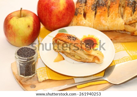 barmy apples, poppy, sugar and apple jam pie