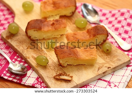 cottage cheese and semolina grapes berries pie