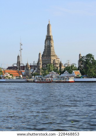 BANGKOK - THAILAND -  1 NOVEMBER 2014 : landscape with the river and Wat Arun on Bangkok, Thailand