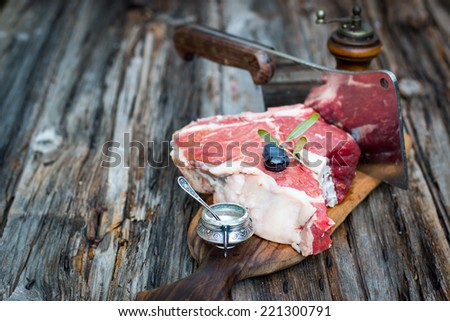 Raw fiorentina steak ( t-bone, porterhouse )