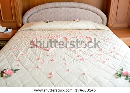 rose on the bed, Honey moon bed