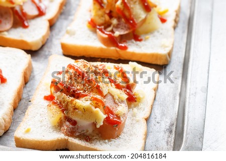 slice bread with sausage, pineapple and cheese