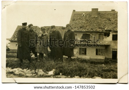 GERMANY - CIRCA 1945: Vintage photo shows five soviet soldienrs, Datensinten, Germany, 1945