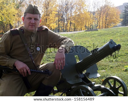 LUGANSK - Oct 13: re-enactor in the form of a Red Army soldier with a machine gun Maxim . Cossack Historical Club \