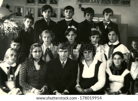 UKRAINE, ZAPOROZHYE REGION, VILLAGE SAMOYLOVKA - 1977: A vintage photo shows Samoilovo eight-year school sixth grade pupil with teachers.