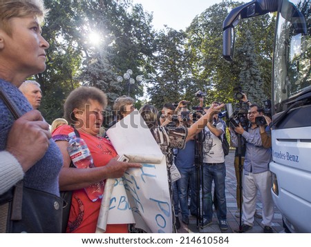 UKRAINE, KYIV - Sep 1, 2014: Weeping soldiers\' mothers blocking the bus with the artists. -- Mother fighters 51th Volyn teams that require their children to return from captivity.