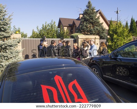 KIEV , UKRAINE - October 10, 2014: Avtomaydan cars near the residence of the Attorney General. Avtomaydan activists visited the estate of the Prosecutor General Vitaly Yarema