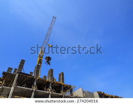 Production of monolithic structures under construction building
