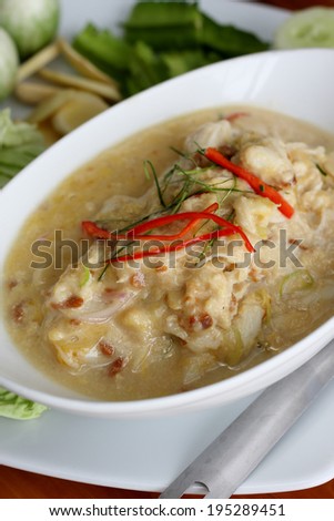 stew crab with coconut milk dip with fresh vegetables