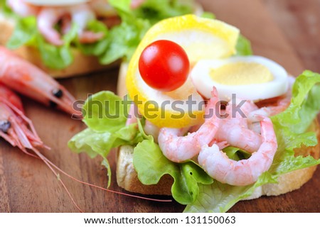 Shrimp sandwich