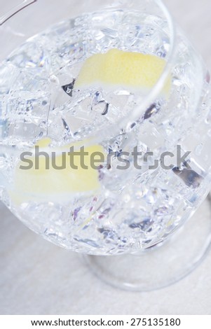 closeup of a finished gin tonic balloon glass on a gin tonic preparation session - focus on the center of the image