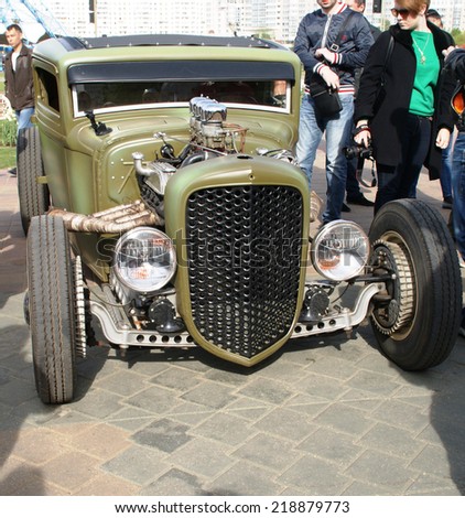 MINSK BELARUS ON 7 MAY 2014. Auto exhibition of vintage cars. A second life. Green Muscle cars.