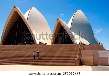 SYDNEY - OCTOBER 11,2009: Sydney Opera House on October 11, 2009 in Sydney