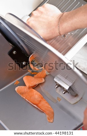 Chop frozen salmon into thin slices