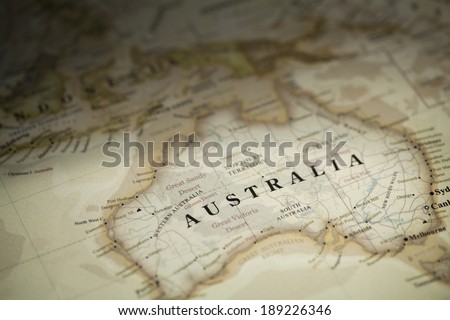 Magnifying Australia on map