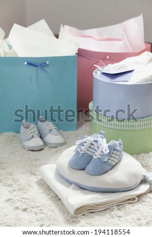 the image of giving birth and baby gifts