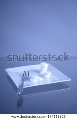 the image of medicine and pills on plate