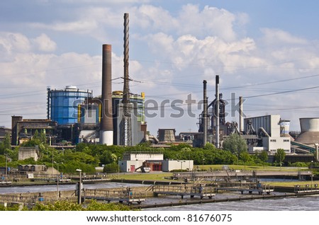 view from the Alsumer Hill of the industry in Duisburg