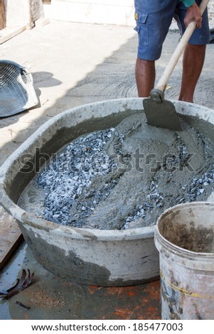 Mixer cement in pool