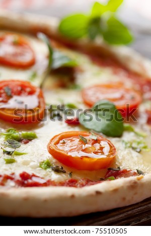 fresh italian pizza, with tomato, mozzarella and green pepper