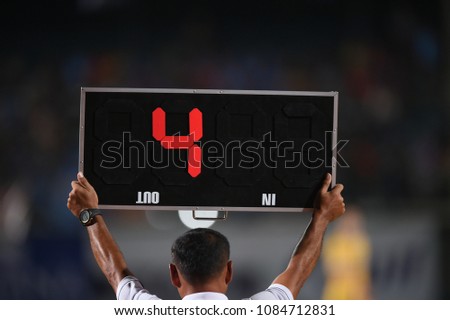 Assistant referee hold up addition time board 4 minute