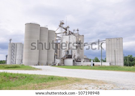 Industrial factory refining and storing agricultural grains in North Carolina