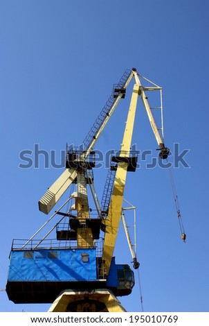 Crane ,a type of machine used for transporting and lifting heavy objects.