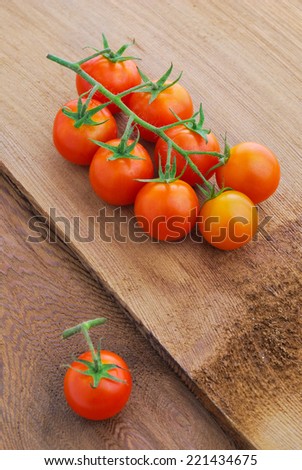 Tomato juice and  cherry tomatoes on the vine