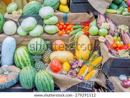 Composition with assorted raw organic fruit and vegetables