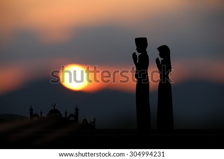 Silhouette muslim people praying at night.