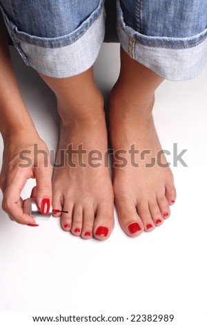 Polishing female toes
