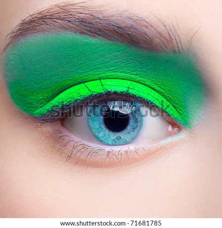 Lifestyle - Pagina 4 Stock-photo-close-up-portrait-of-beautiful-girl-s-eye-zone-make-up-with-blue-eye-shadows-71681785