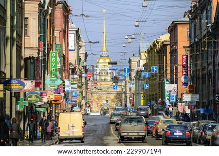 ST PETERSBURG, RUSSIA - MARCH 28: A busy main street in historic Russia\'s second largest city on early afternoon. St Petersburg, Russia, on March 28, 2014