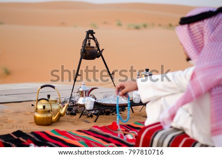 Saudi Man Sitting in Desert  (Bar)