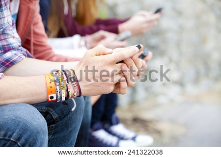 teenagers text messaging