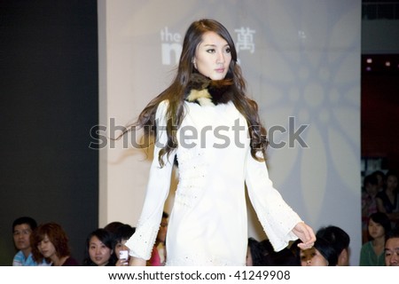 CHINA, SHENZHEN - SEPTEMBER 25: Fashion Week, models promote European brands, September 25, 2009 in Shenzhen, China.