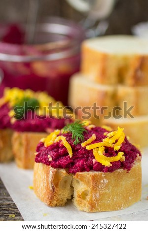 mousse beets in a glass jar and the bread