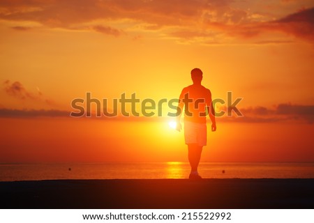 Athletic man silhouette at morning run on the beach, attractive runner with muscular body at morning training outdoors, beautiful runner silhouette in action, fitness and healthy lifestyle concept